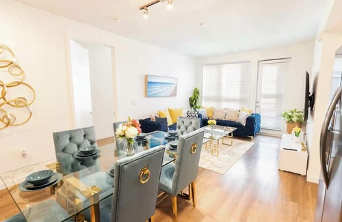 Downtown Apartamento | Luxury 2BD/2BTH w gym/pool/rooftop/free parking