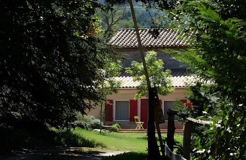 Sahorre Casa | Holiday Home 'Gîte Le Chant Des Oiseaux' with Mountain View, Wi-Fi and Air Conditioning