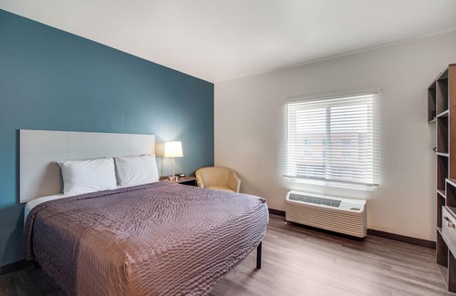 Greenacres Hotel | WoodSpring Suites Bakersfield Airport