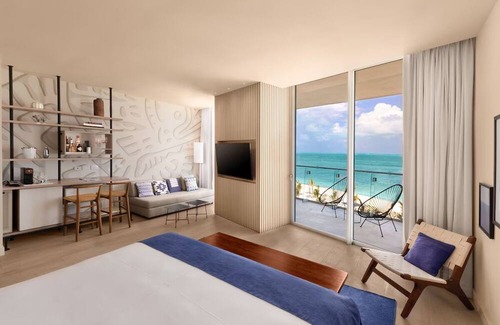 Centro de Cancún Hotel | Oceanfront Getaway | Spa, Marina, Swimming Pool + Puerto Cancun Golf