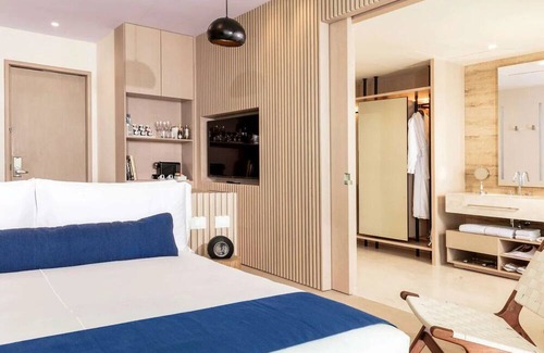 Centro de Cancún Hotel | Oceanfront Getaway | Spa, Marina, Swimming Pool + Puerto Cancun Golf