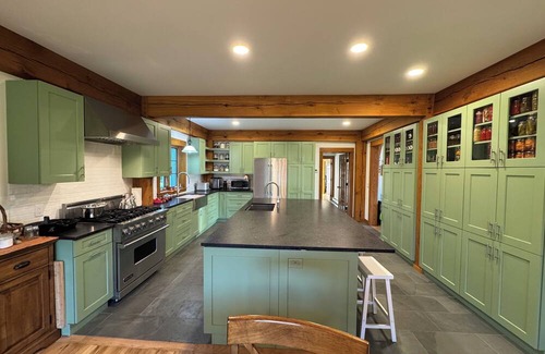 Bangor Otro | Peaceful Farmhouse outside of South Haven - 2 bedrooms.