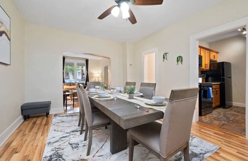 North Oakland Apartamento | 3 Story home w/11 beds! | Close to Pitt & CMU!