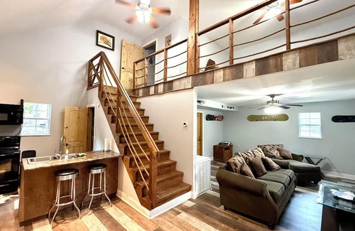 Shorterville Casa | Perfect Honeymoon Lake House