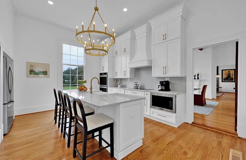 Jacksonville Casa | Eighty Oaks 3 king bedrooms with private baths in Jacksonville, AL