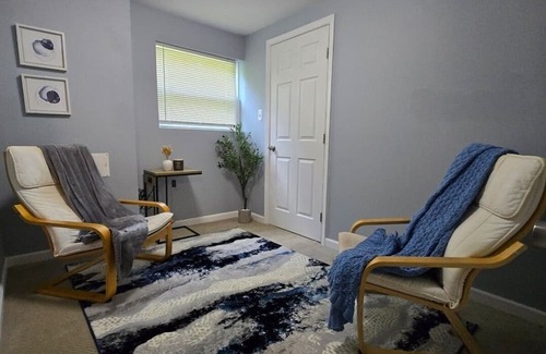 Lake Arbor Apartamento | Well Located, Well Loved