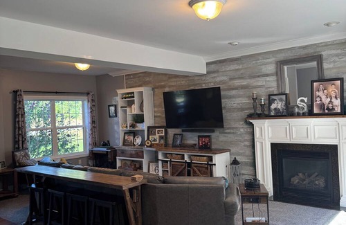 Gansevoort Casa | Charming 4-bedroom house in Upstate NY with AC, 15 minutes to Saratoga Track.