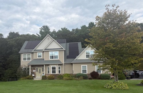 Gansevoort Casa | Charming 4-bedroom house in Upstate NY with AC, 15 minutes to Saratoga Track.