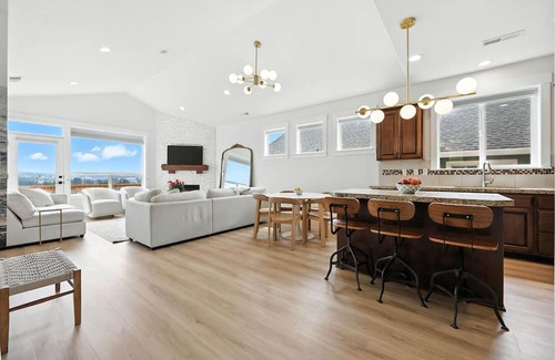 Rock Creek Casa | Charming 3-bedroom house with AC, fitness room in Happy Valley