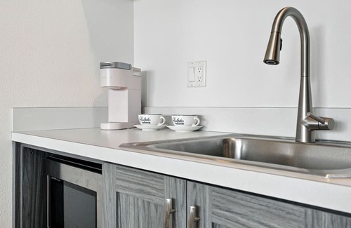 Rock Creek Casa | Charming 3-bedroom house with AC, fitness room in Happy Valley