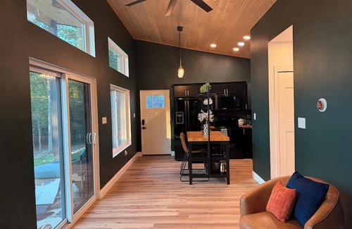 Leasburg Cabina | Luxury Couples Retreat with Hot Tub and Sauna