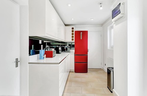 Bierton Apartamento | Aspen Cl – Private Room in 4-Bed Retreat with Gym