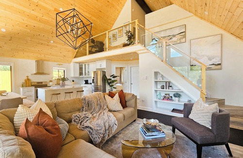 Mansfield-et-Pontefract Cabaña | La Biche de Coulonge – Luxury 4-Season Waterfront Cottage