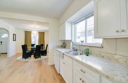Huntington Casa | Walk to Ritter Park: Renovated Home Near Marshall!