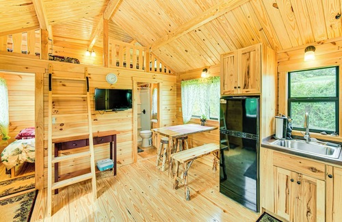 Selinsgrove Cabina | 5 Mi to Susquehanna Boating! Secluded Log Cabin