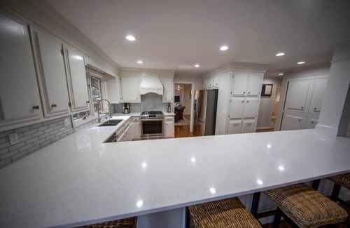 Camden Casa | Sleep 30: Lakefront Wateree Compound in a Cove!