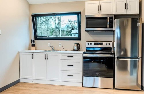 Harwood Cabina | 2-bedroom Lake Front Cottage in Harwood, ON #3