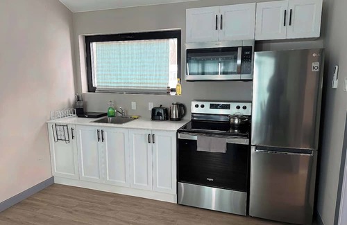 Harwood Casa | 2-bedroom Lake Front Cottage in Harwood, ON #1