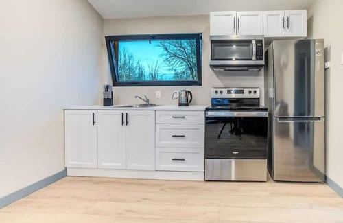 Harwood Cabina | 2-bedroom Lake Front Cottage in Harwood, ON #4