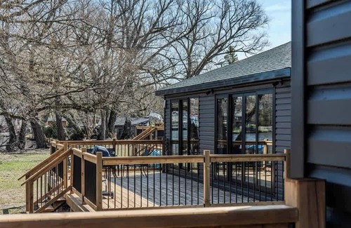 Harwood Cabina | 2-bedroom Lake Front Cottage in Harwood, ON #4