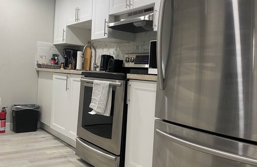 Evanston Apartamento | Exquisite Studio close to Airport and amenities!