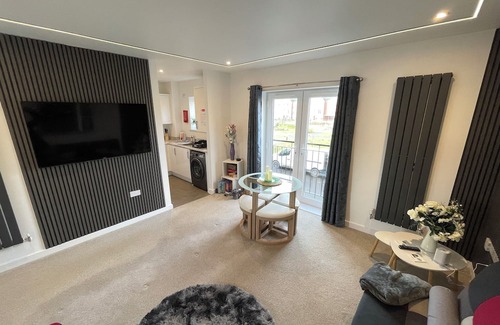 Peterborough Casa | Hampton 2-bed coach house retreat quiet parking wifi clean