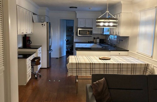 Hutchinson Casa | Spacious 5-bedroom Retreat with Pool and Tennis Court In Beautiful Neighborhood