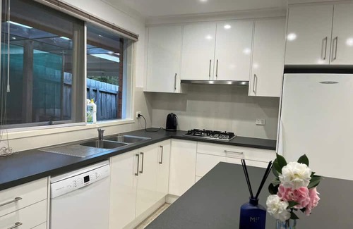 Ringwood North Casa | Hilltop Haven