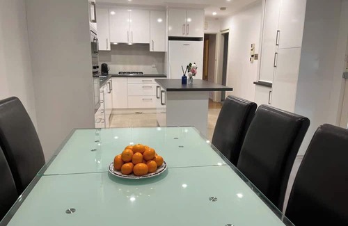 Ringwood North Casa | Hilltop Haven