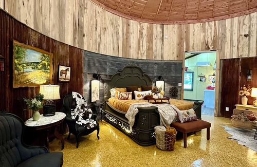 Santa Fe Otro | Cozy Grain Bin Silo Home, The Bin at Blueberry Springs Farm, Pet Friendly