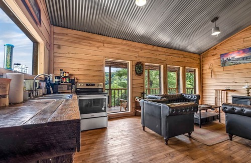 Lynx Cabina | Sleeps 4| Private Bathroom | Stunning Views