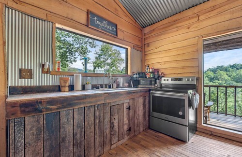 Lynx Cabina | Sleeps 4| Private Bathroom | Stunning Views