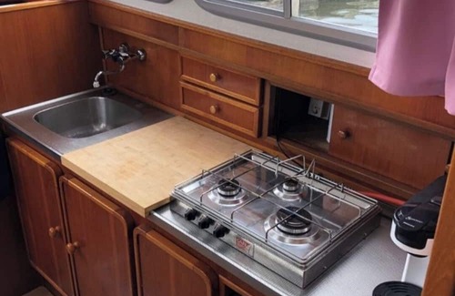 Vechelde Alquiler De Eote | Stay with Maritime Flair on a Vintage Yacht