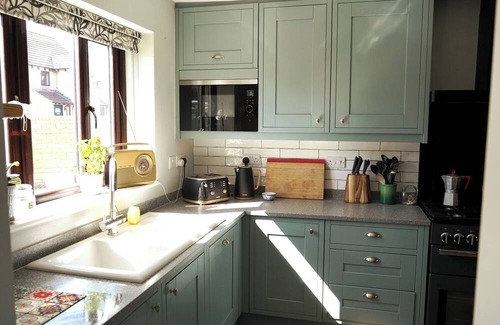 Atworth Casa | Atworth Haven: 4-Bed Home with Garden
