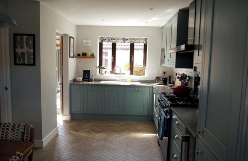 Atworth Casa | Atworth Haven: 4-Bed Home with Garden