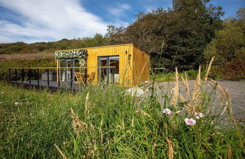 Lybster Cabina | One-bedroom chalet Highland retreat. Breath taking sea views from hot tub