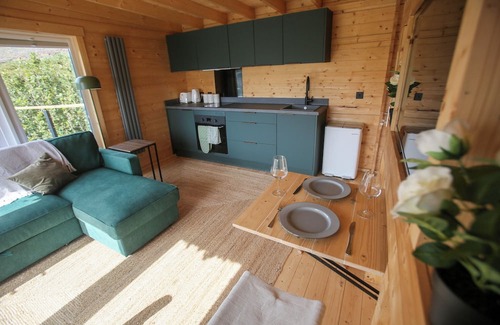 Lybster Cabina | One-bedroom chalet Highland retreat. Breath taking sea views from hot tub