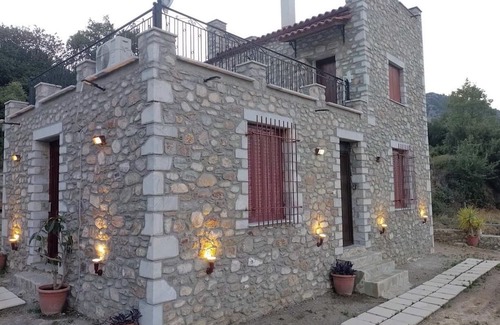 Toriza Apartamento | Mountain Tower House close to Sparta, Mystras and Mani! Pet friendly