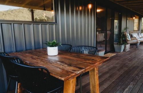 Bunburra Casa | Sugarloaf Luxury Farmhouse Cabin