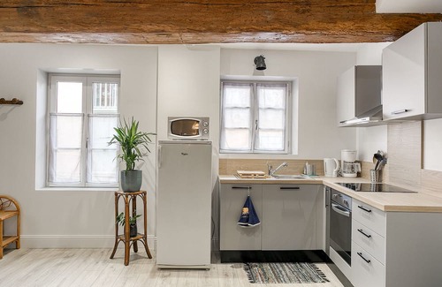 Trevoux Apartamento | Vrbo Property