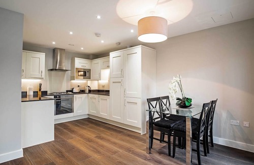 Weybridge Apartamento | Stylish home in Weybridge