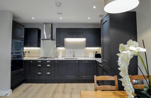 Weybridge Apartamento | Stylish home in Weybridge