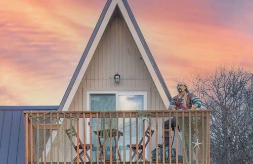 Ocean Shores Villa | 1BR Pirate Beach Villa - Walk to Beach - Pet-Friendly, Sleeps 7