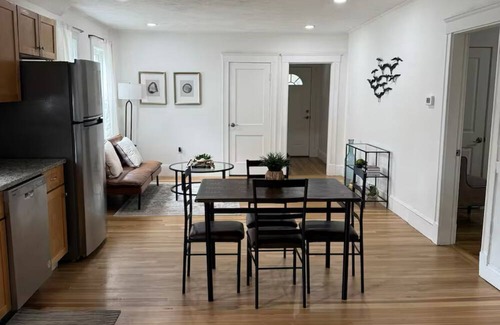 Quincy Apartamento | Cozy 3BR Apartment Near Boston &Beach & Free Parking