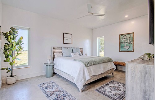 Carmine Otro | The New Blue Farmhouse