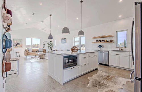 Carmine Otro | The New Blue Farmhouse