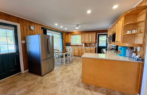 Springfield Casa | Lakefront Escape with Hot Tub and Outdoor Kitchen