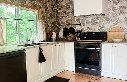 Greater Madawaska Cabina | Cozy Cabin on the water! Close to ski hill and recreational trails.