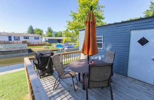Angola Casa | Cozy 1-bedroom mobile home on the beautiful Crooked lake