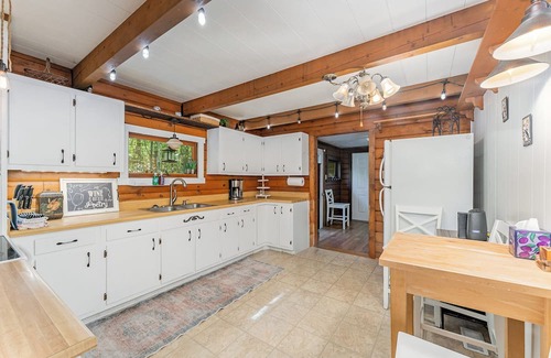 Bynum Cabina | Cozy 2-bedroom cabin in charming Pittsboro with fitness room, AC